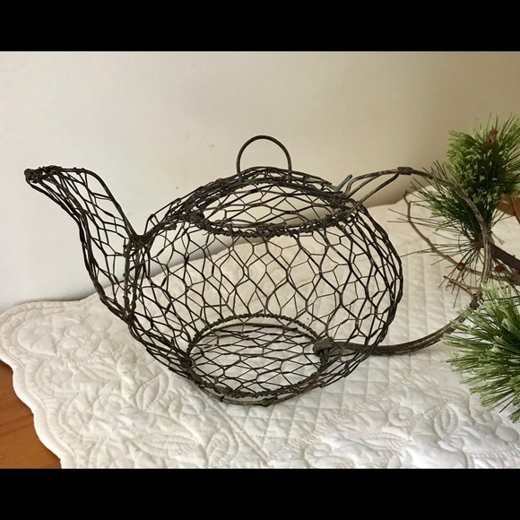 VINTAGE CHICKEN WIRE TEA POT WITH ATTACHED LID